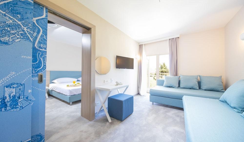 Port 9 Island Family Resort 科尔丘拉 外观 照片
